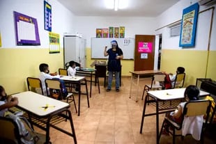 Clases con protocolo en la Escuela Municipal Malvinas Argentinas, de Beccar