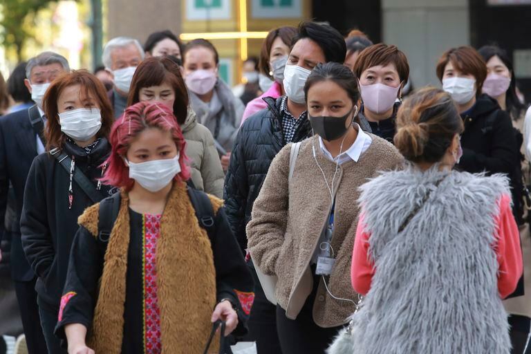 Mientras ómicron hace estragos en el mundo, los casos en Japón bajan y nadie sabe bien por qué