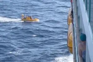 Una mujer cayó desde la décima cubierta de un crucero y el rescate tardó una hora