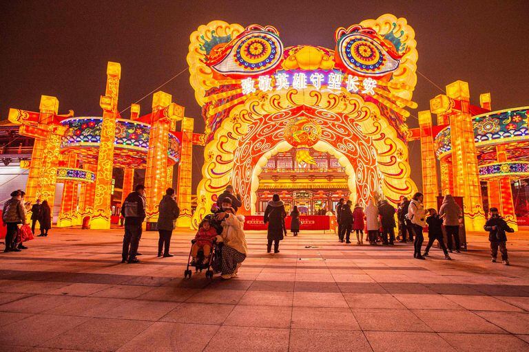 Espectáculo de faroles antes del Año Nuevo Lunar, que da la bienvenida al Año del Tigre el 1 de febrero, en Xi'an, en la provincia de Shaanxi, en el norte de China