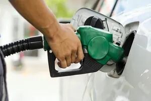 Hasta julio: el Gobierno volvió a postergar el impuesto a los combustibles