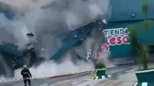 El supermercado de Tienda Inglesa de Punta Shopping se perdió completamente por un voraz incendio