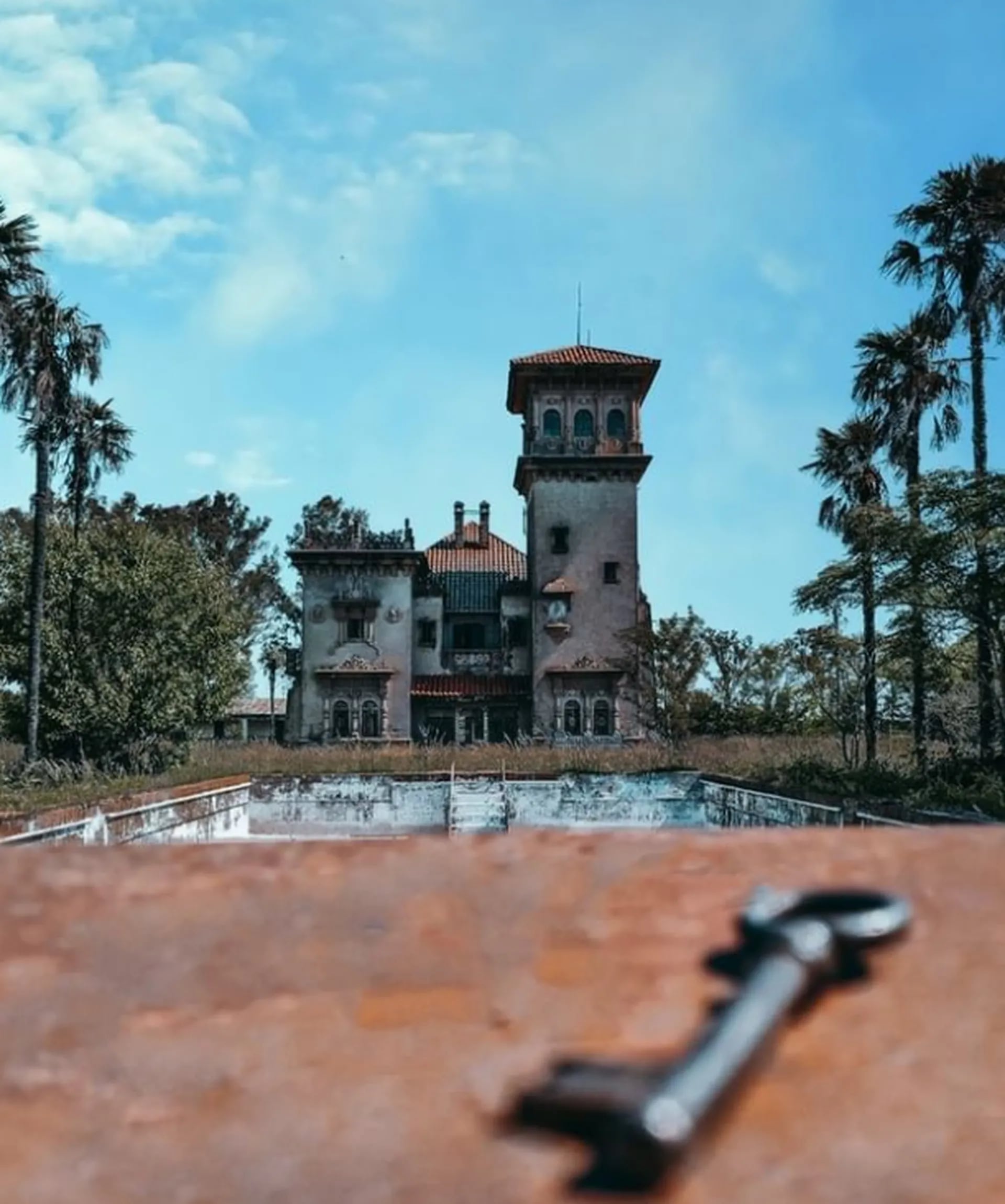 A pesar de que muchas están en ruinas, algunas conservan su esplendor: "Si hay palmeras, hay altas chances de que haya una casona", dicen quienes exploran