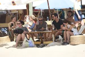 Del día de playa de Ricardo Darín y su familia al paseo romántico de Darío Barassi