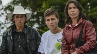 Johan Ramírez y sus padres, en Antioquia