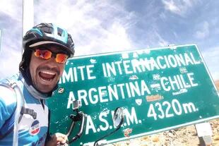 Lucas Ledezma partió en bicicleta desde el centro de la provincia de Córdoba, el 5 de enero, con la meta de llegar a Rusia seis meses después.