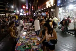 La Noche de las Librerías volvió a copar la avenida Corrientes con más público y más ventas