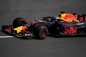 F1: Ricciardo manda en una difícil jornada para Vettel y Hamilton en Bakú