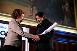 Margarita Barrientos fue agasajada en la gala de los Premios Konex