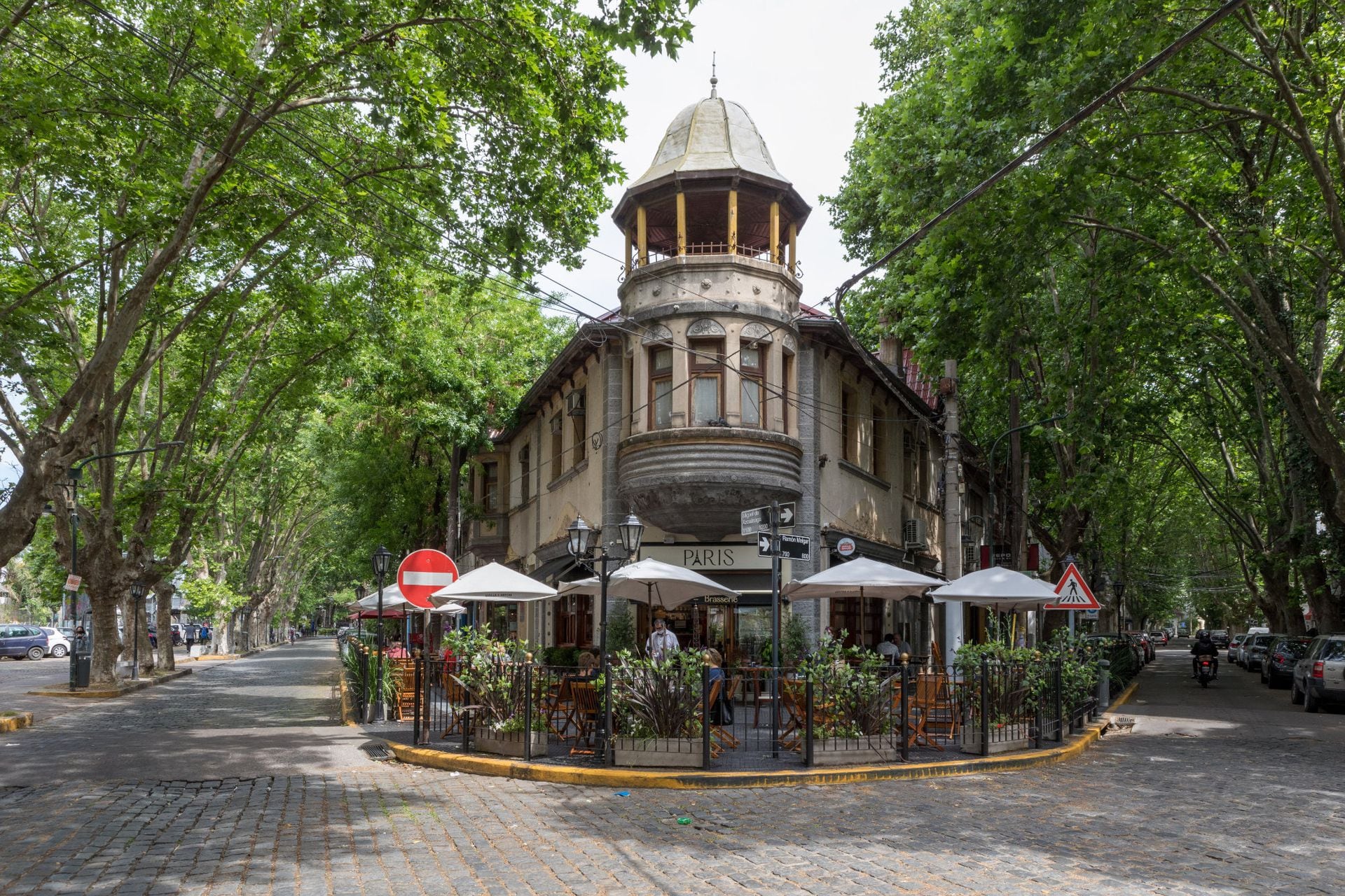 El café París, el más antiguo e ilustre del barrio, reabierto a fines de 2020.