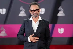 Jorge Drexler llegó a la 23° entrega anual del Latin Grammy en  Mandalay Bay Michelob Ultra Arena, de Las Vegas, el 17 de noviembre pasado, y se fue con las manos llenas de premios