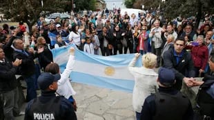 Marcha en Bariloche en respaldo a las fuerzas de seguridad