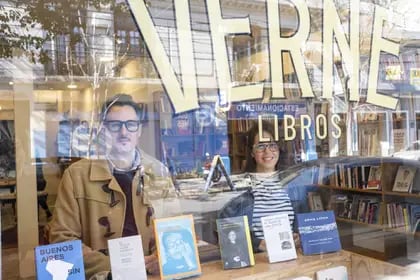 Verne Libros, que abrió este mes, está muy cerca de la galería de arte Ruth Benzacar y del famoso restó Anchoíta