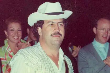 Durante un tiempo, "Jota" Cardona recibió cocaína de Pablo Escobar. Pero cuando "El patrón" lo invitó a trabajar con él, Cardona se negó: "Le dije que no quería porque él mandaba a matar a sus amigos", recuerda. Lejos de enojarse, Escobar le respondió que su problema era que no mataba a nadie, que así nadie lo iba a respetar.
