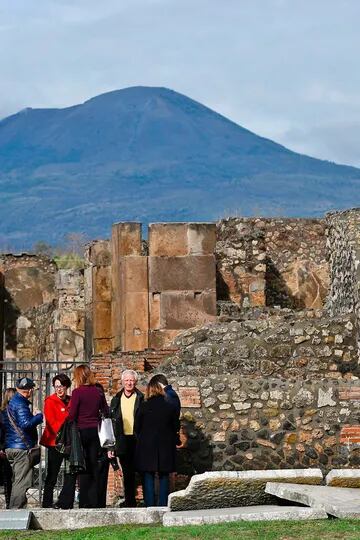 Los restos de las antiguas ciudades romanas de Pompeya y Herculano sepultadas por las erupciones del Vesubio en el 79 d.C. ofrecen un cuadro inigualable de la sociedad y de la vida cotidiana en la antigüedad clásica