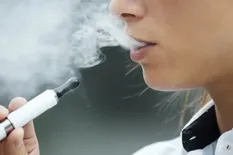 Los riesgos de los cigarrillos electrónicos que se han puesto de moda entre jóvenes y adolescentes