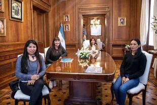 Cristina Kirchner recibió en el Senado a tres dirigentas de la agrupación de Juan Grabois