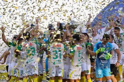 Defensa y Justicia celebra haber ganado la Copa Sudamericana.