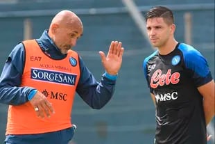 Gio Simeone escucha a Luciano Spalleti, su nuevo DT: llega a Napoli