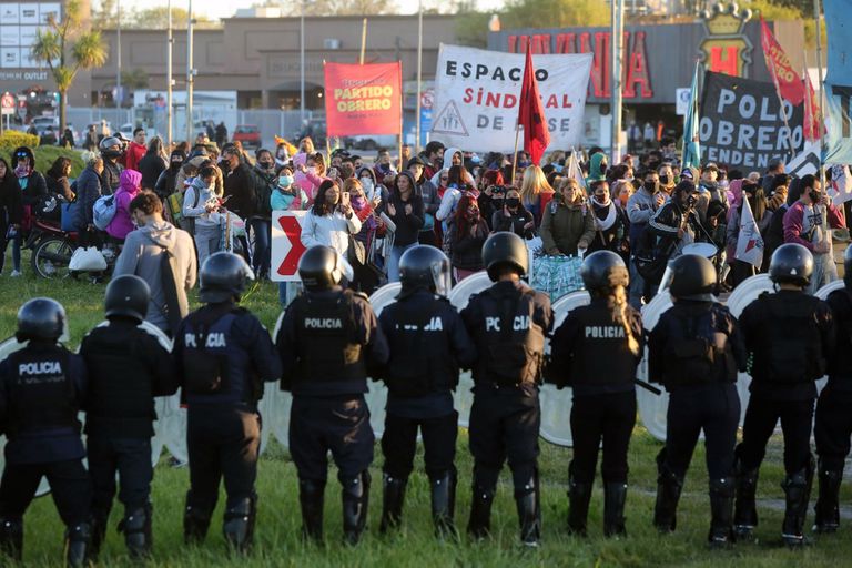 Corte total en el acceso a la ciudad de Mar del Plata, llevado a cabo por organizaciones de izquierda