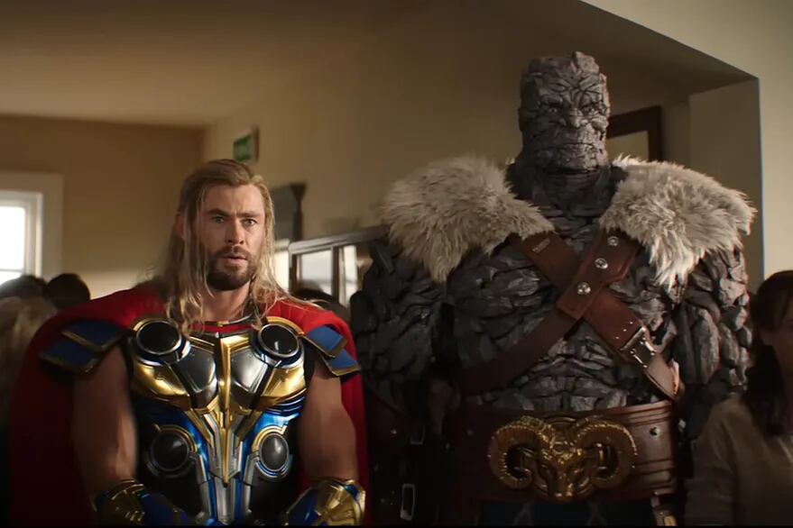 hor (Chris Hemsworth) y Korg (Taika Waititi), en una secuencia de Thor: amor y trueno