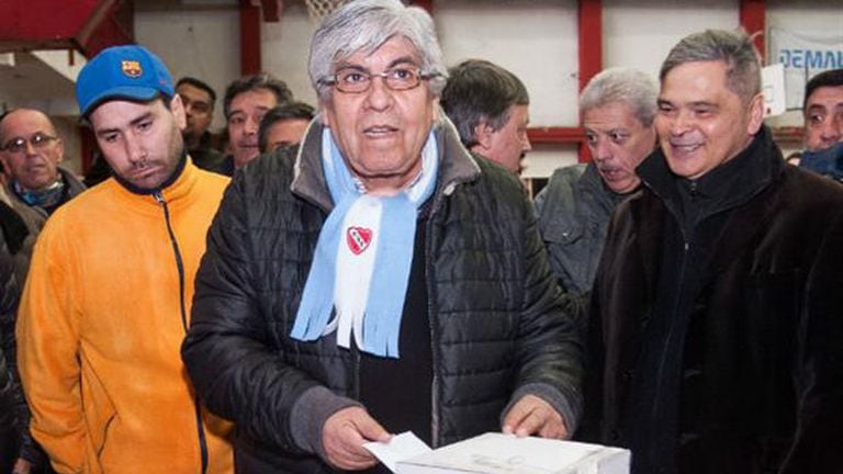 Hugo Moyano irá por la reelección en el Rojo