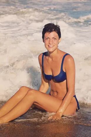 En el verano del 94, por
recomendación de Dotto,
Daniela Urzi (quien también fue
su novia) estrenó pelo cortísimo…
y comenzó una carrera que la
llevó a Europa durante largas
temporadas