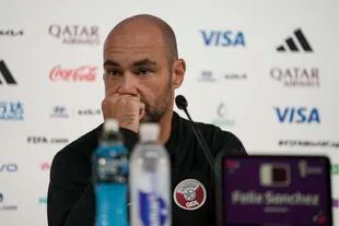 El seleccionador español de Qatar, Félix Sánchez, en una rueda de prensa en Doha