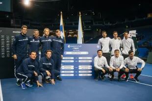 Los jugadores argentinos y finlandeses antes de la serie de la Copa Davis, en Espoo