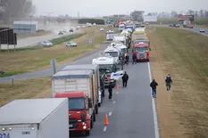 “Sin gasoil no podemos seguir”: el paro de los transportistas recibió un sorpresivo acompañamiento