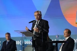 El presidente Alberto Fernández en el Coloquio de IDEA pidió mirar la parte llena del vaso.