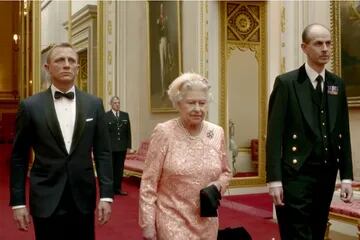 James Bond escolta a la reina Isabel II hasta los Juegos Olímpicos en  2012