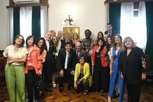 El mensaje de los senadores del peronismo por la decisión de Villarruel de sacar un busto de Néstor Kirchner