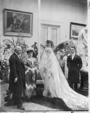 Agustina Roca el día del casamiento con José Evaristo Uriburu, hijo del presidente homónimo.