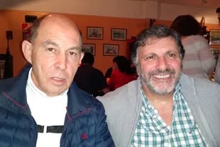 Claudio Cholakian, junto al ídolo de Independiente Ricardo Bochini