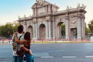 La pareja posó en los atractivos de Madrid (Foto Instagram @gimeaccardi)
