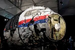 Revelan el rol que habría tenido Putin en el derribo de un avión comercial en Ucrania en 2014