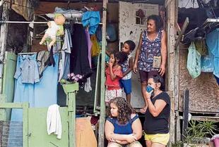 En una favela de Río, un operativo de desinfección