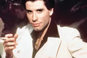 Subastan el traje de John Travolta en Fiebre de sábado por la noche, con rastros ‘auténticos’ de sudor