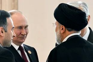 Putin dialoga con otros líderes en la cumbre del Caspio