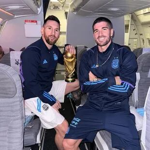 Leo Messi y Rodrigo De Paul en la vuelta a la Argentina (Foto: Instagram @leomessi)
