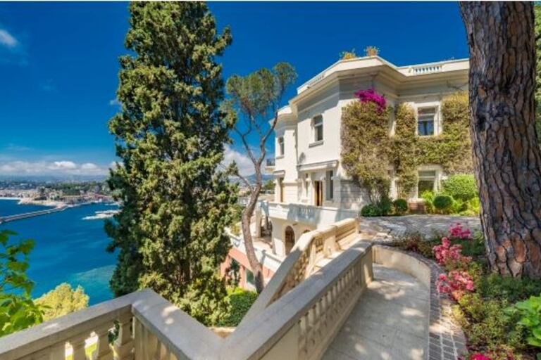 La lujosa mansión está construida sobre un acantilado en la Riviera Francesa. Además de ser elegida por Sean Connery, en el pasado fue el lugar favorito de miembros de la realeza y personalidades como Coco Chanel y Grace Kelly