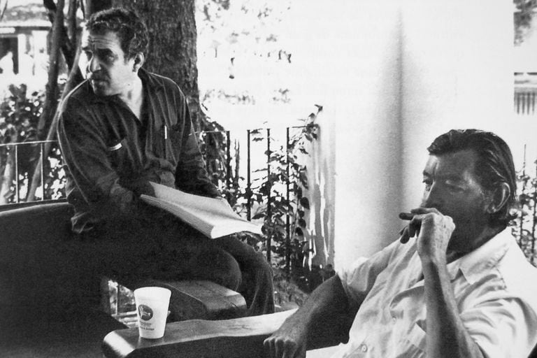 Julio Cortázar con Gabriel García Marquez, en 1976