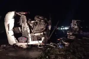 Dos camiones chocaron de frente sobre la ruta 51: ambos conductores murieron