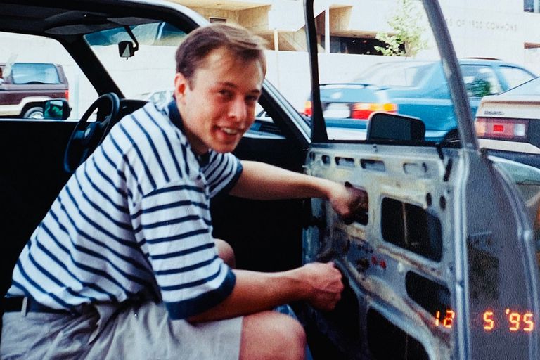 La historia del viejo auto alemán que Elon Musk compró por 1400 dólares