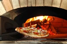 El dueño de una famosa cadena de restaurantes criticó las pizzas baratas y desató un debate nacional en Italia