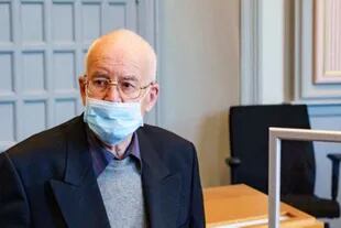 Klaus-Dieter F., el jubilado de 84 años que está siendo juzgado por acopiar un arsenal de la Segunda Guerra Mundial