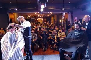 Doscientas personas asistieron al encuentro Barber Shop, donde se presentó Vicenc Moretó, con título de mejor barbero de España 2014