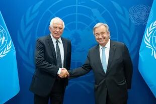 El Alto Representante de la Unión Europea para la Política Exterior, Josep Borrell, junto con el secretario general de Naciones Unidas.