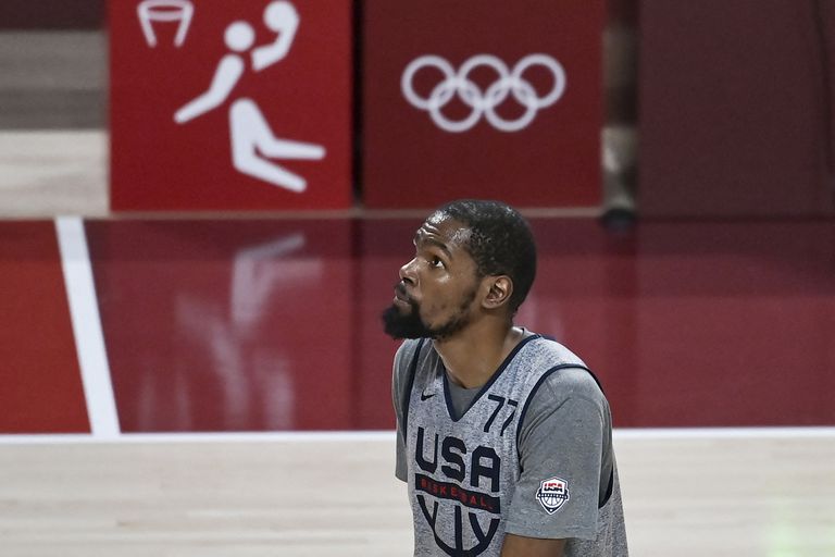 Kevin Durant, la máxima figura del máximo candidato en el básquetbol masculino olímpico, Estados Unidos, que debutará frente a un peligroso rival: Francia, su verdugo en el Mundial China 2019.